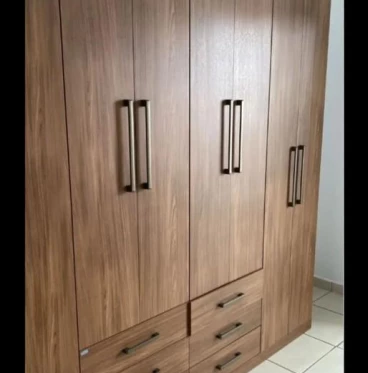 Imagem Guarda roupa de casal semi-novo 8 portas