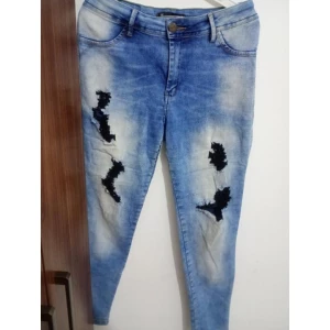 Linda calça rzk tamanho 42 estilosa, 