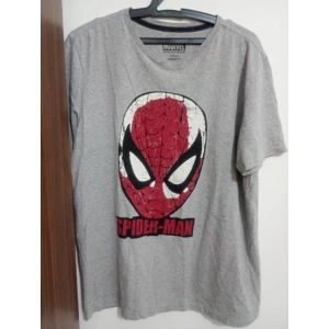Blusa da Marvel tamanho M