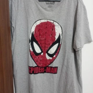 Blusa da Marvel tamanho M