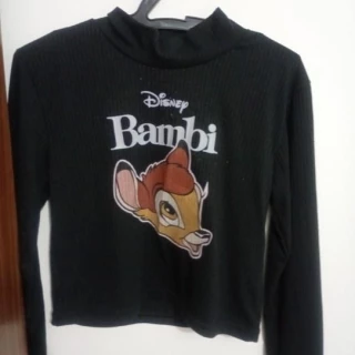 Linda blusa Bambi preta tamanho G c mangas